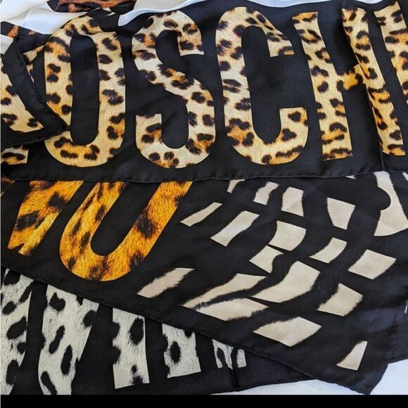 MOSCHINO Women's Silk Animal Printed Large square logo Scarf Size 35x35 - Picture 6 of 10